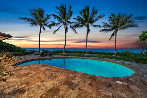 Exterior - 613 S Beach Rd, Jupiter, FL 33469 photo 8 of 17
