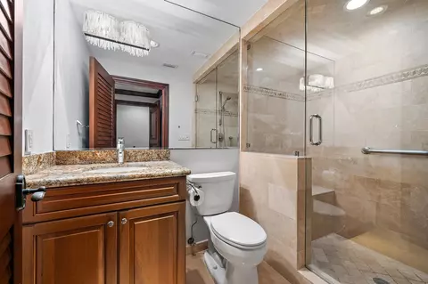 Bath - 613 S Beach Rd, Jupiter, FL 33469 photo 9 of 10