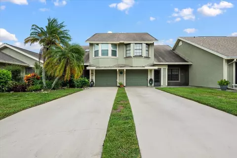 1562 SE Lynshire Ct, Port Saint Lucie, FL 34952