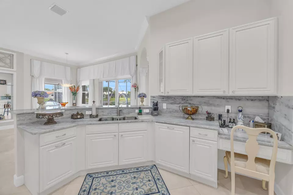 Kitchen - 9085 Padova Dr, Boynton Beach, FL 33472 photo 3 of 4