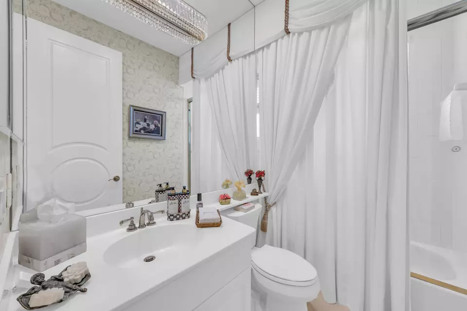 Bath - 9085 Padova Dr, Boynton Beach, FL 33472 photo 4 of 4
