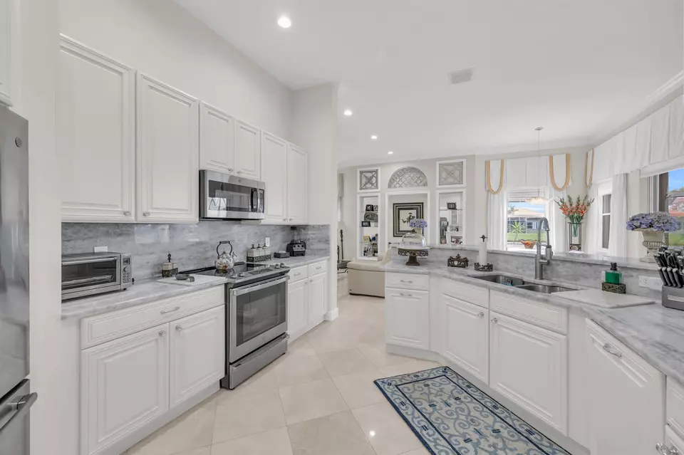 Kitchen - 9085 Padova Dr, Boynton Beach, FL 33472 photo 4 of 4
