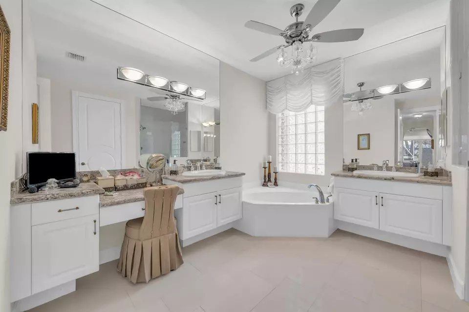 Bath - 9085 Padova Dr, Boynton Beach, FL 33472 photo 1 of 4
