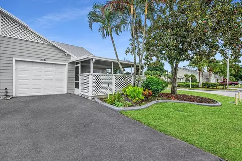 2744 SE Tropical East Cir, Port Saint Lucie, FL 34952
