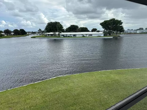 1112 Lake Ter #207, Boynton Beach, FL 33426