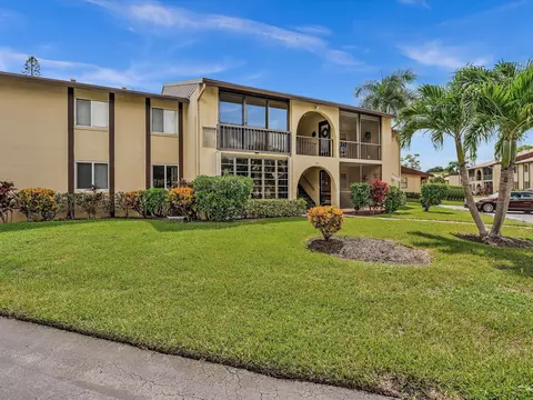 342 Pine Ridge Cir #D-2, Greenacres, FL 33463