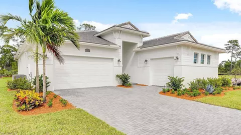2301 SE Canopy Cove Ln, Port Saint Lucie, FL 34984
