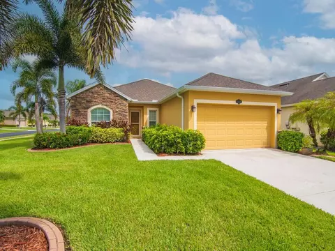 8062 Westfield Cir, Vero Beach, FL 32966