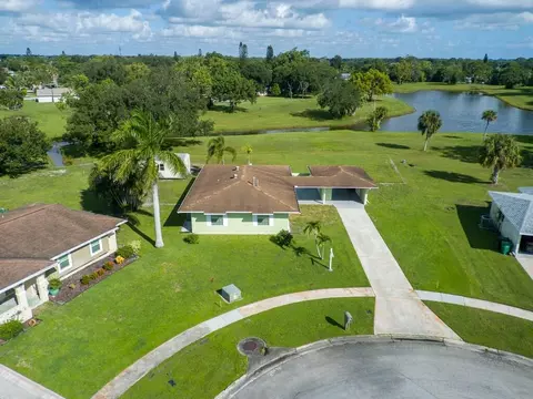 315 NE Brasher Ct, Port Saint Lucie, FL 34983