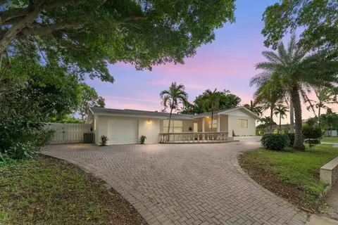 561 Anchorage Dr, North Palm Beach, FL 33408