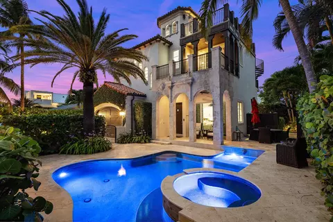 27 Hersey Dr, Ocean Ridge, FL 33435