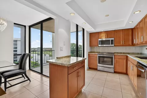 7754 Lakeside #462, Boca Raton, FL 33434