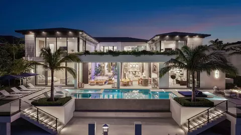 207 W Coconut Palm Rd, Boca Raton, FL 33432