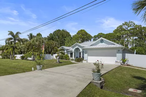 1073 SW Placetas Ave, Port Saint Lucie, FL 34953