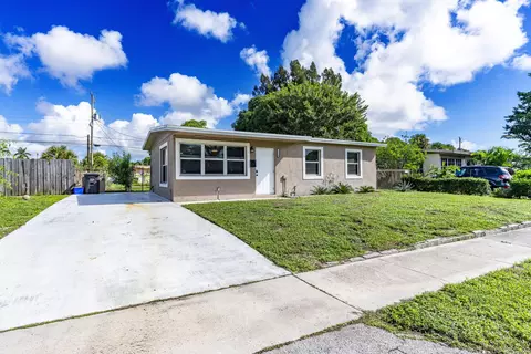 1379 10th, West Palm Beach, FL 33401