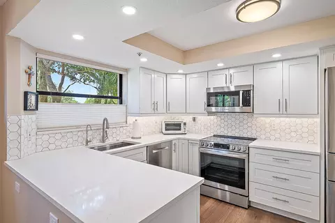 700 Uno Lago #201, Juno Beach, FL 33408