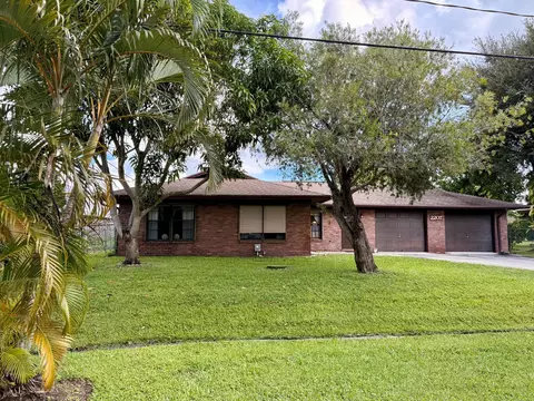2207 SE Avalon Rd, Port Saint Lucie, FL 34952