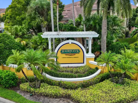 5080 Fairways Cir #102, Vero Beach, FL 32967
