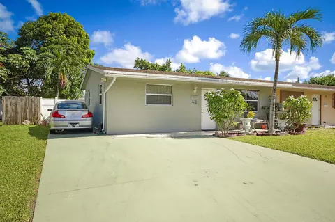 7003 SW 20th St, North Lauderdale, FL 33068