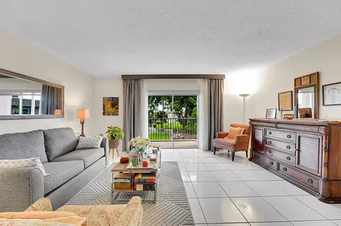 216 Oxford 200 #216, West Palm Beach, FL 33417