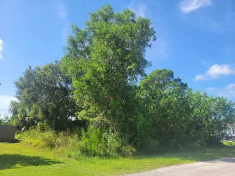 474 SW Kaabe Ave, Port St Lucie, FL 34953