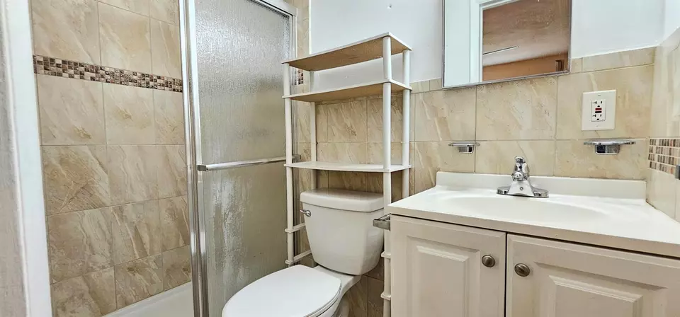 Bath - 632 SW 13th St, Belle Glade, FL 33430 photo 1 of 2
