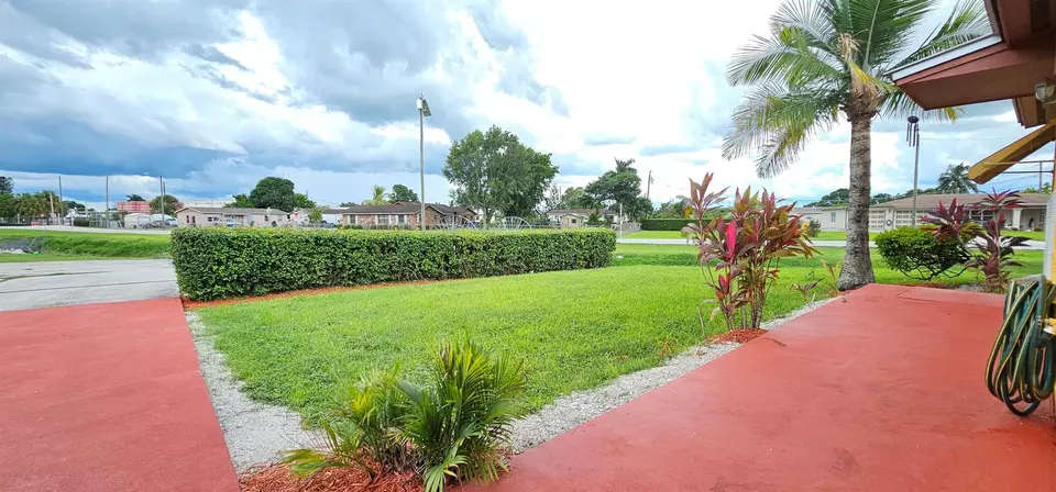 Exterior - 632 SW 13th St, Belle Glade, FL 33430 photo 2 of 6