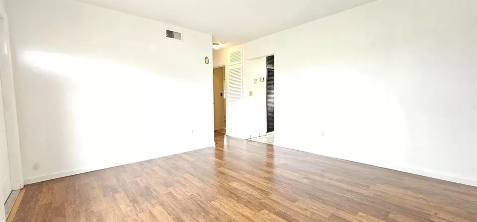 Living - 632 SW 13th St, Belle Glade, FL 33430 photo 2 of 4