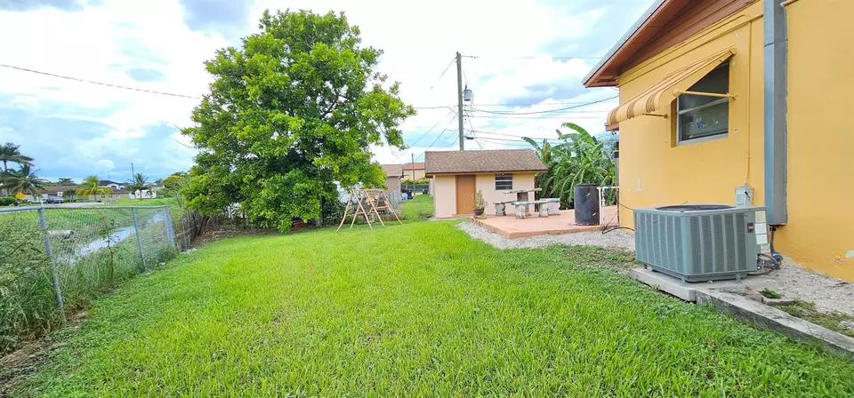 Exterior - 632 SW 13th St, Belle Glade, FL 33430 photo 4 of 6