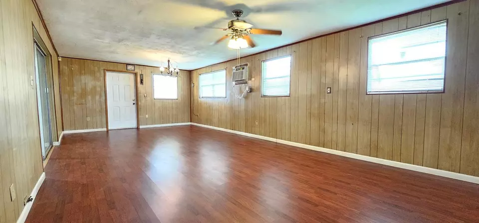 Living - 632 SW 13th St, Belle Glade, FL 33430 photo 4 of 4