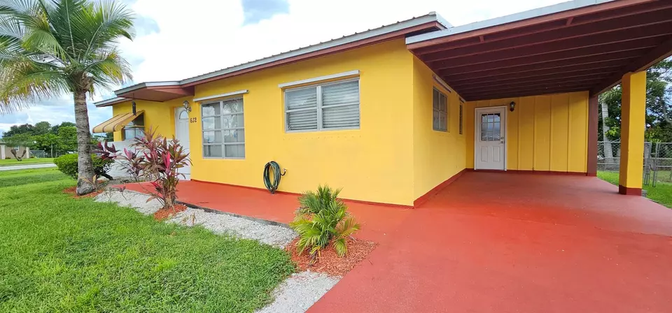 Exterior - 632 SW 13th St, Belle Glade, FL 33430 photo 1 of 6