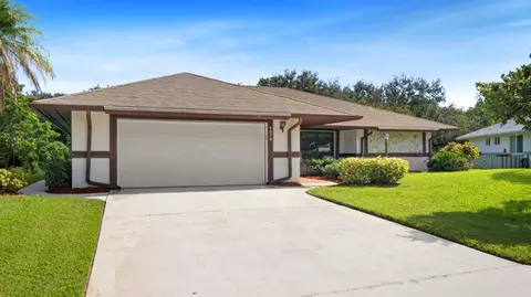 5070 SE Hanson Cir, Stuart, FL 34997