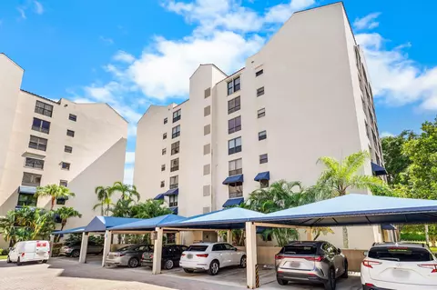 7572 Regency Lake Dr #301, Boca Raton, FL 33433