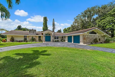 437 N Country Club Dr, Atlantis, FL 33462