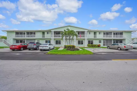 2100 NE 38th #111, Lighthouse Point, FL 33064