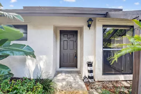 123 Via De Casas Norte, Boynton Beach, FL 33426