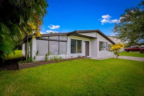 2904 SE Bamboo St, Stuart, FL 34997 photo 3