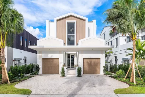 812 Palm Trl, Delray Beach, FL 33483