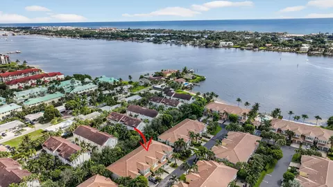 124 Las Brisas Cir, Hypoluxo, FL 33462