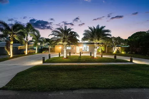 958 Scott Dr, West Palm Beach, FL 33415