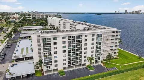 301 Lake Shore Dr #711, Lake Park, FL 33403