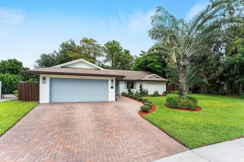 14271 Flora Ln, Wellington, FL 33414