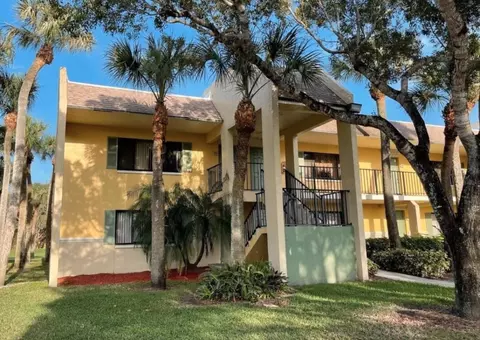 901 Meadows #901, Boynton Beach, FL 33436