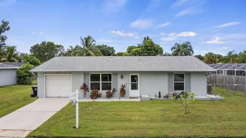 386 NE Orchard St, Port Saint Lucie, FL 34983