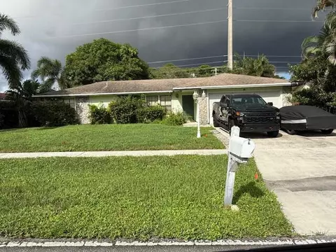 203 Canterbury Dr W, Riviera Beach, FL 33407