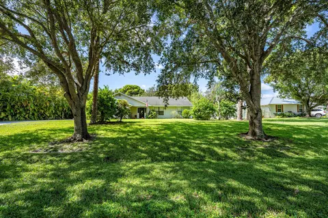 960 NE Juniper Pl NE, Jensen Beach, FL 34957