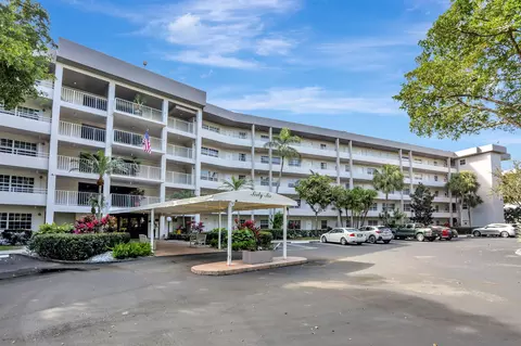 565 Oaks #512, Pompano Beach, FL 33069