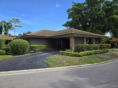 600 Cypress Key Dr, Atlantis, FL 33462