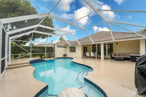 5658 S Fountains Dr, Lake Worth, FL 33467