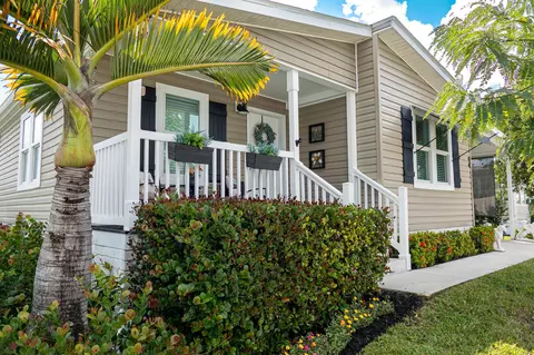 94 N North Warner Dr, Jensen Beach, FL 34957